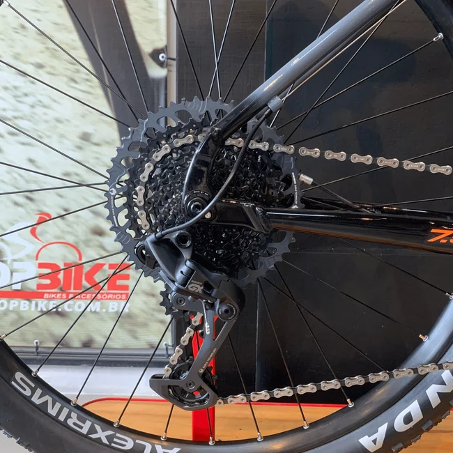Bicicleta Oggi Big Wheel 7.5 Aro 29 GX 12v Grafite e Preto e Laranja