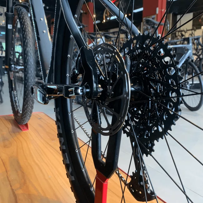 Bicicleta Oggi Big Wheel 7.5 Aro 29 GX 12v Grafite e Preto e Laranja