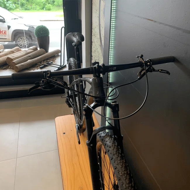 Bicicleta Oggi Big Wheel 7.5 Aro 29 GX 12v Grafite e Preto e Laranja