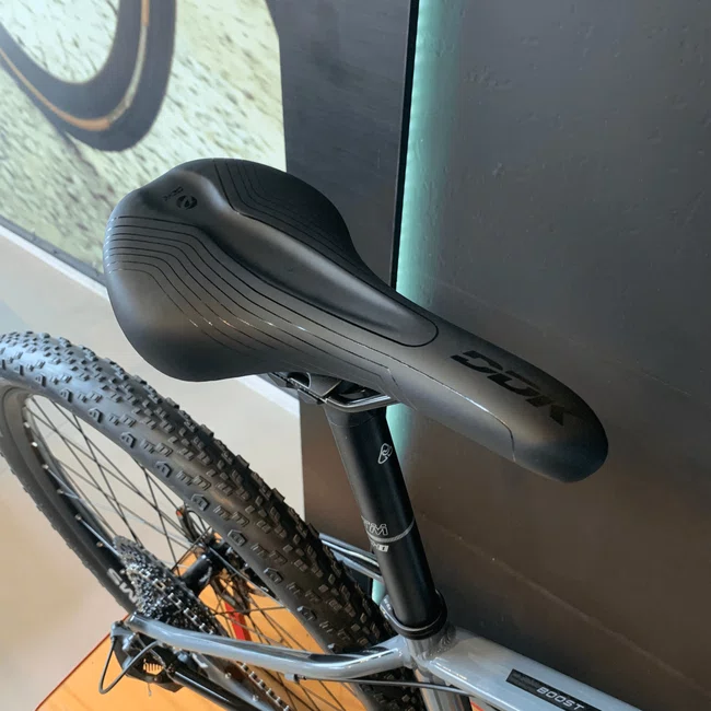 Bicicleta Oggi Big Wheel 7.5 Aro 29 GX 12v Grafite e Preto e Laranja