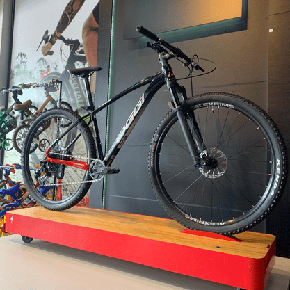 Bicicleta Oggi Big Wheel 7.6 Aro 29 Sram GX 12v 2022 Preto e Vermelho e Cinza