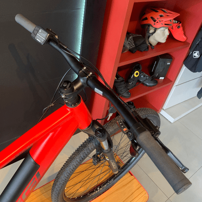 Bicicleta Oggi Big Wheel 8.0 E-bike Aro 29 Shimano 7v 2021 Vermelho e Dourado