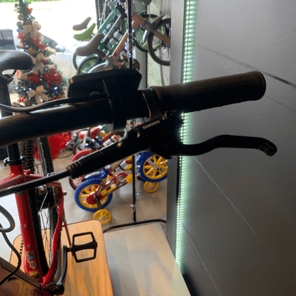 Bicicleta Oggi Big Wheel 8.0 E-bike Aro 29 Shimano 7v 2021 Vermelho e Dourado