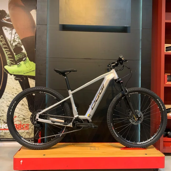 Bicicleta Aro 29  Oggi Big Wheel 8.2 2025 Cues 10v Prata e Preto