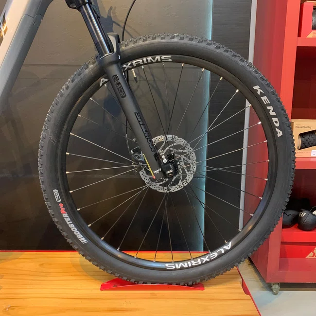 Bicicleta Aro 29  Oggi Big Wheel 8.2 2025 Cues 10v Prata e Preto