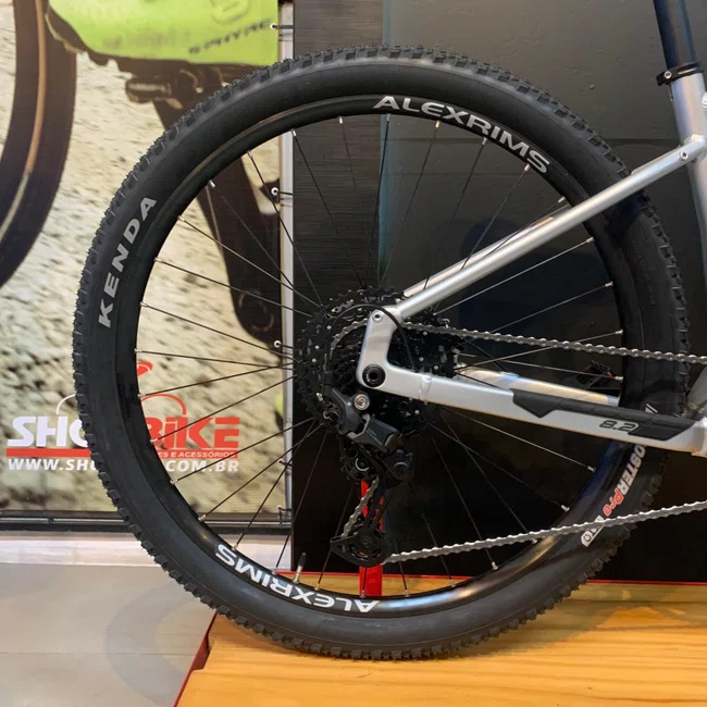 Bicicleta Aro 29  Oggi Big Wheel 8.2 2025 Cues 10v Prata e Preto