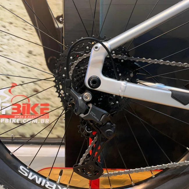 Bicicleta Aro 29  Oggi Big Wheel 8.2 2025 Cues 10v Prata e Preto