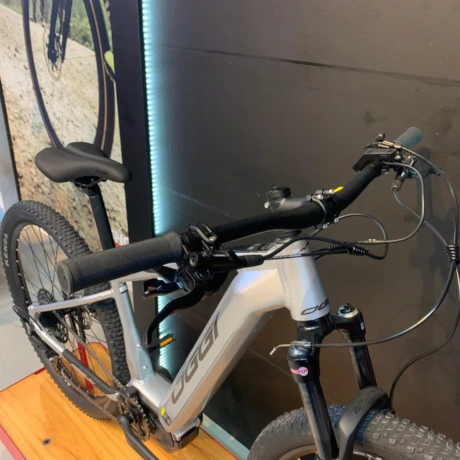 Bicicleta Aro 29  Oggi Big Wheel 8.2 2025 Cues 10v Prata e Preto