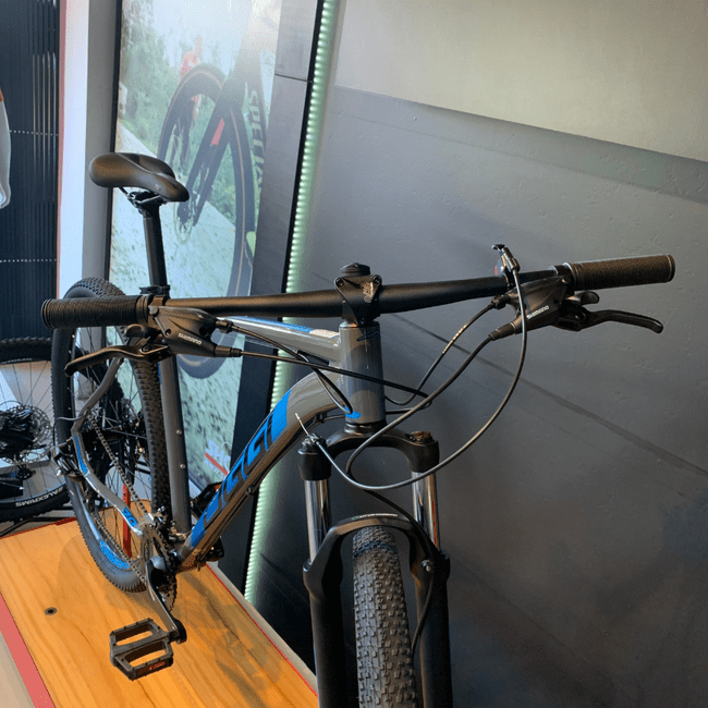 Bicicleta Oggi Big Wheel 7.0 Aro 29 Tourney 24v 2023 Grafite e Azul e Preto