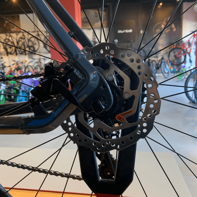 Bicicleta Oggi Big Wheel 7.0 Aro 29 Tourney 24v 2023 Grafite e Azul e Preto