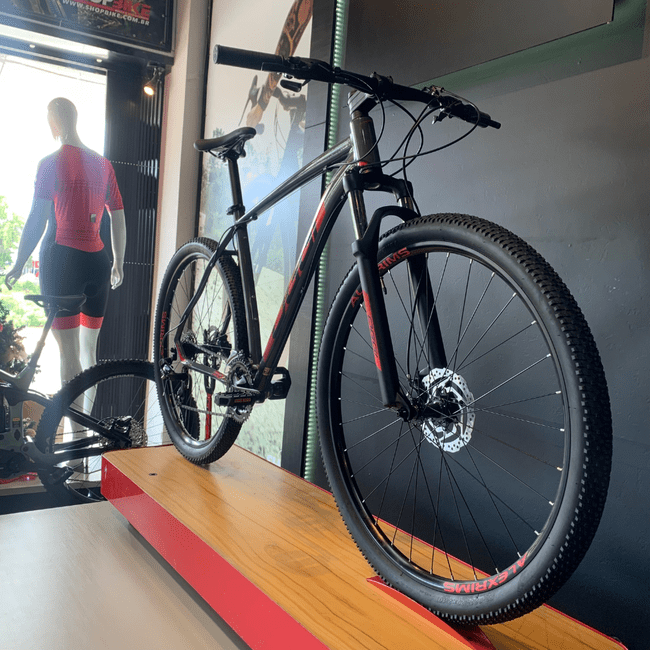Bicicleta Oggi Big Wheel 7.0 Aro 29 Tourney 24v 2023 Grafite e Vermelho e Preto