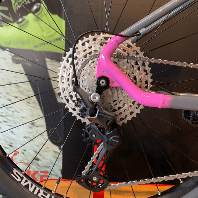 Bicicleta Oggi Big Wheel 7.2 Aro 29 Deore 12v 2024 Grafite e Rosa e Cinza