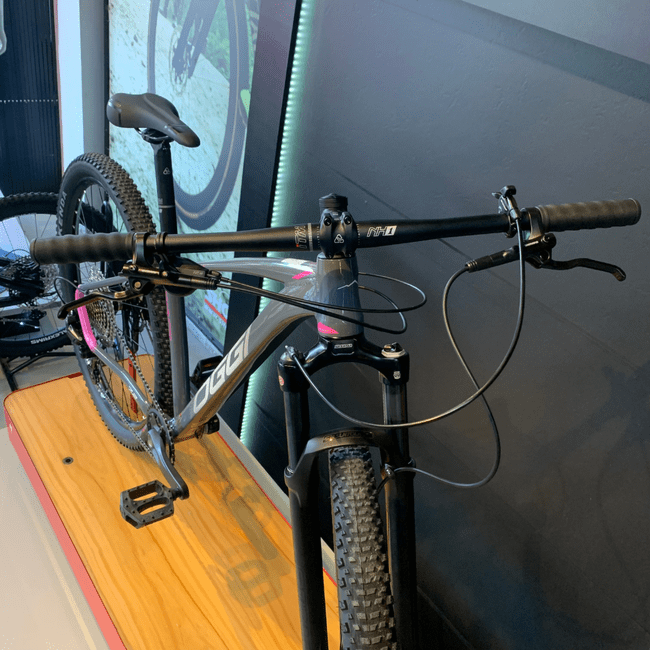 Bicicleta Oggi Big Wheel 7.2 Aro 29 Deore 12v 2024 Grafite e Rosa e Cinza