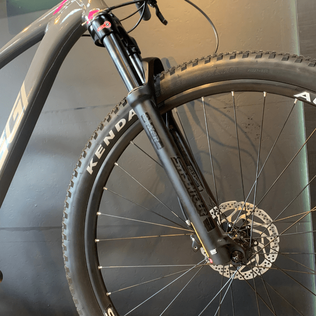 Bicicleta Oggi Big Wheel 7.2 Aro 29 Deore 12v 2024 Grafite e Rosa e Cinza