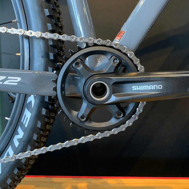 Bicicleta Oggi Big Wheel 7.2 Aro 29 Deore 12v 2024 Grafite e Vermelho e Cinza