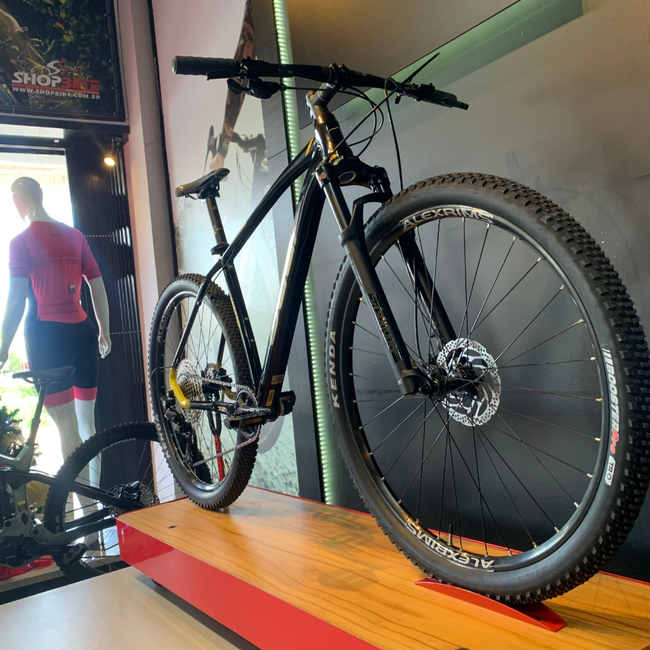 Bicicleta Oggi Big Wheel 7.2 Aro 29 Deore 12v 2024 Preto e Amarelo e Cinza
