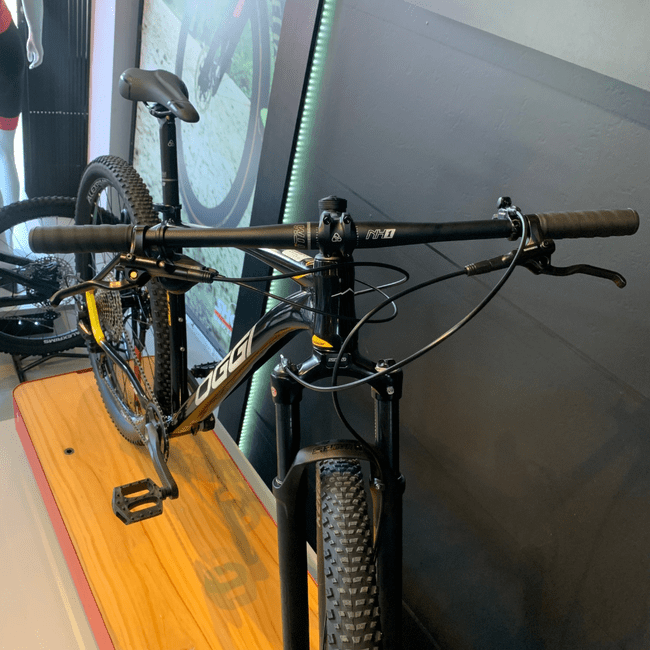 Bicicleta Oggi Big Wheel 7.2 Aro 29 Deore 12v 2024 Preto e Amarelo e Cinza