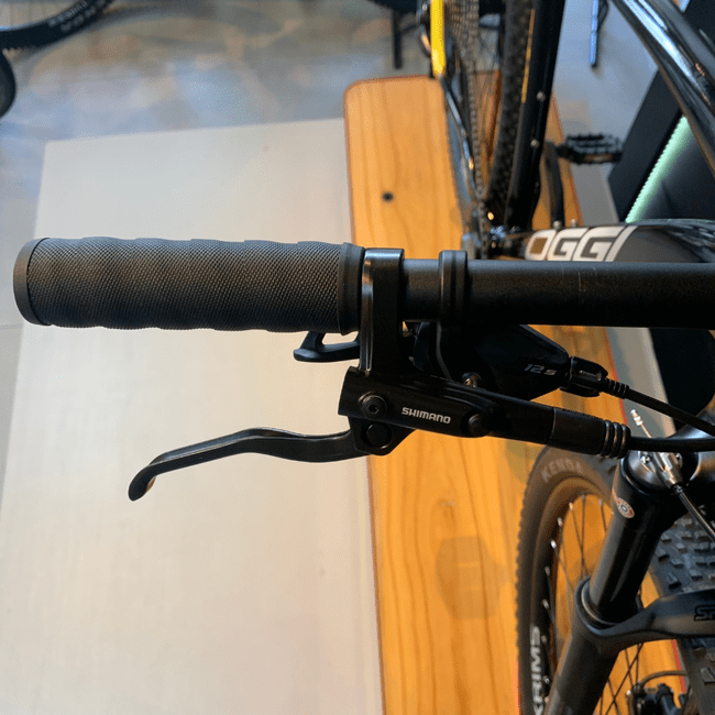 Bicicleta Oggi Big Wheel 7.2 Aro 29 Deore 12v 2024 Preto e Amarelo e Cinza