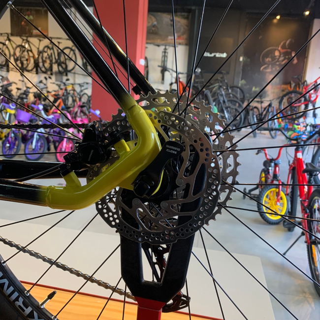 Bicicleta Oggi Big Wheel 7.2 Aro 29 Deore 12v 2024 Preto e Amarelo e Cinza