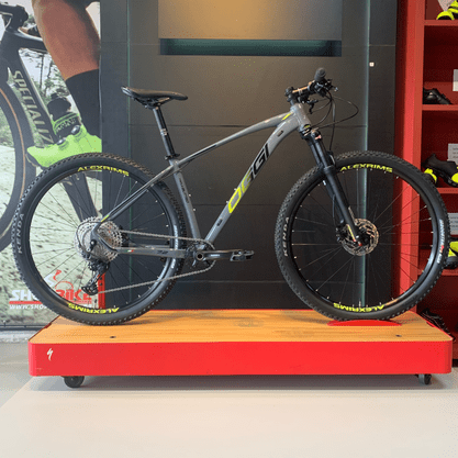 Bicicleta Oggi Big Wheel 7.2 Aro 29 Shimano Deore 11v 2023 Grafite e Preto e Amarelo