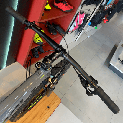 Bicicleta Oggi Big Wheel 7.2 Aro 29 Shimano Deore 11v 2023 Grafite e Preto e Amarelo