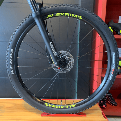 Bicicleta Oggi Big Wheel 7.2 Aro 29 Shimano Deore 11v 2023 Grafite e Preto e Amarelo