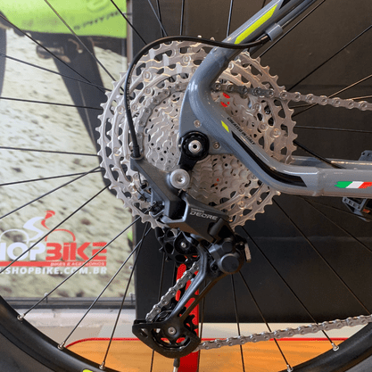 Bicicleta Oggi Big Wheel 7.2 Aro 29 Shimano Deore 11v 2023 Grafite e Preto e Amarelo