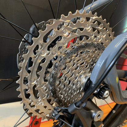 Bicicleta Oggi Big Wheel 7.2 Aro 29 Shimano Deore 11v 2023 Grafite e Preto e Amarelo
