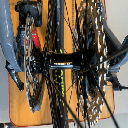 Bicicleta Oggi Big Wheel 7.2 Aro 29 Shimano Deore 11v 2023 Grafite e Preto e Amarelo