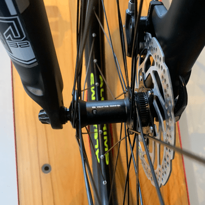 Bicicleta Oggi Big Wheel 7.2 Aro 29 Shimano Deore 11v 2023 Grafite e Preto e Amarelo