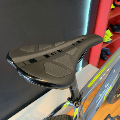 Bicicleta Oggi Big Wheel 7.2 Aro 29 Shimano Deore 11v 2023 Grafite e Preto e Amarelo