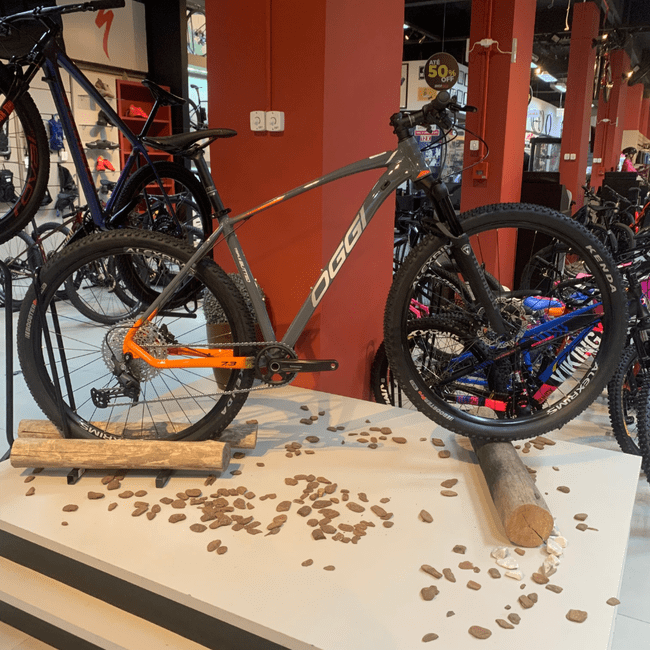 Bicicleta Oggi Bigwheel 7.3 Aro 29 Deore 12V Grafite e Laranja e Cinza