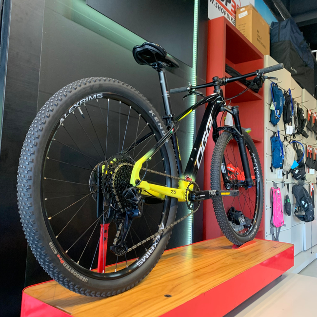 Bicicleta Oggi Big Wheel 7.5 Aro 29 Gx 12v 2022 Preto e Cinza e Amarelo
