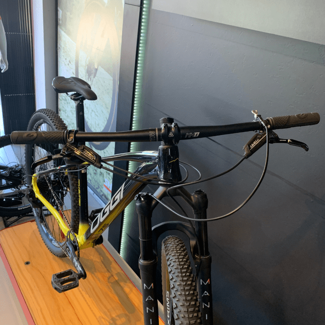 Bicicleta Oggi Big Wheel 7.5 Aro 29 Gx 12v 2022 Preto e Cinza e Amarelo