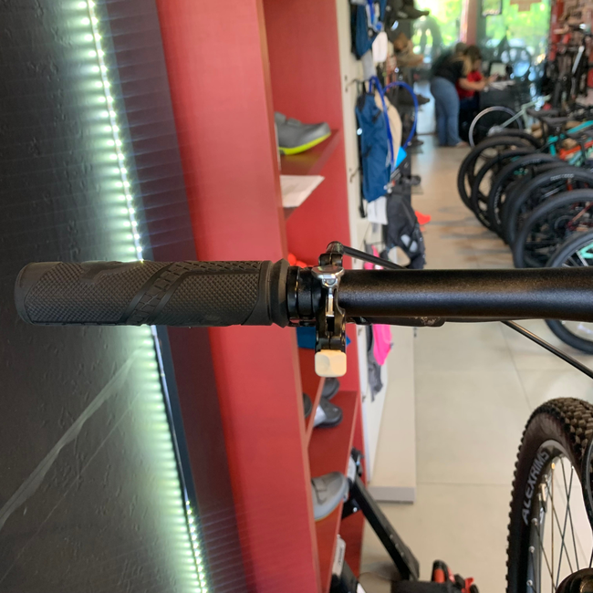 Bicicleta Oggi Big Wheel 7.5 Aro 29 Gx 12v 2022 Preto e Cinza e Amarelo