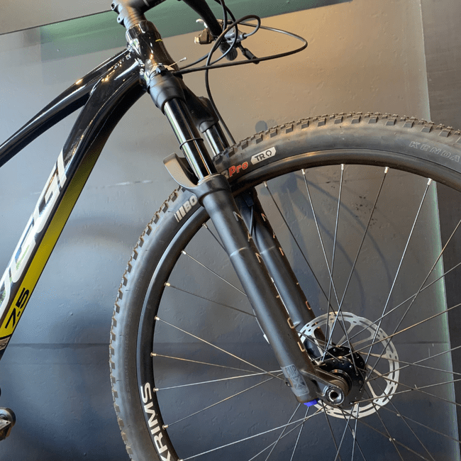 Bicicleta Oggi Big Wheel 7.5 Aro 29 Gx 12v 2022 Preto e Cinza e Amarelo