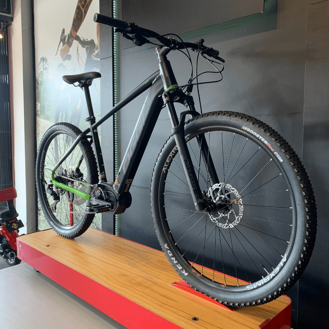 Bicicleta Oggi Big Wheel 8.2 Aro 29 Cues 10v 2024 Preto e Verde
