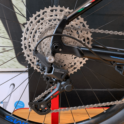 Bicicleta Oggi Big Wheel 8.3 Aro 29 Deore 11v 2022 Preto e Verde e Azul
