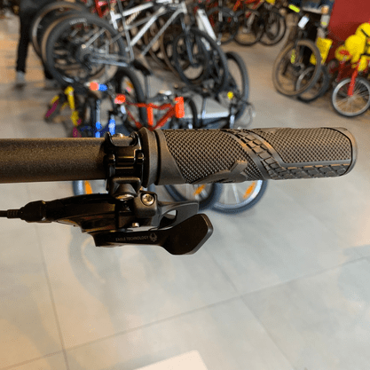 Bicicleta Oggi Cattura Pro T-20 Carbon Aro 29 GX 2023 12v Verde e Preto