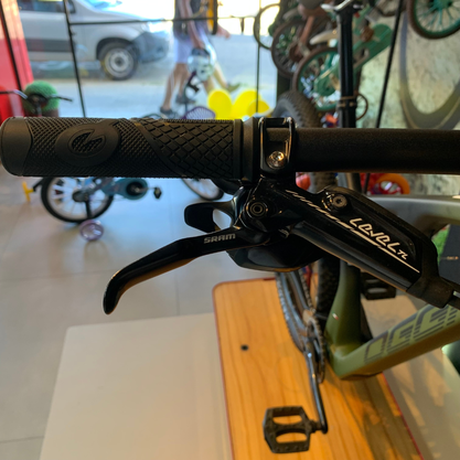 Bicicleta Oggi Cattura Pro T-20 Carbon Aro 29 GX 2023 12v Verde e Preto