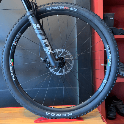 Bicicleta Oggi Cattura Pro T-20 Carbon Aro 29 GX 2023 12v Verde e Preto