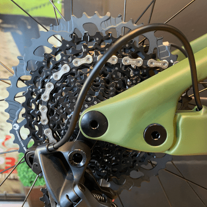 Bicicleta Oggi Cattura Pro T-20 Carbon Aro 29 GX 2023 12v Verde e Preto