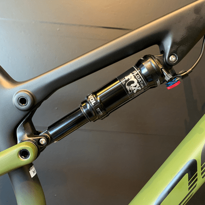 Bicicleta Oggi Cattura Pro T-20 Carbon Aro 29 GX 2023 12v Verde e Preto