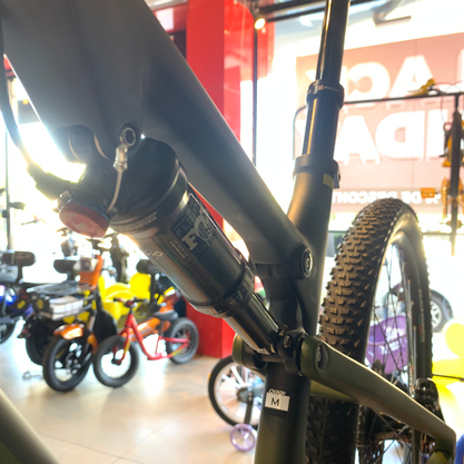 Bicicleta Oggi Cattura Pro T-20 Carbon Aro 29 GX 2023 12v Verde e Preto