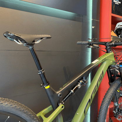 Bicicleta Oggi Cattura Pro T-20 Carbon Aro 29 GX 2023 12v Verde e Preto