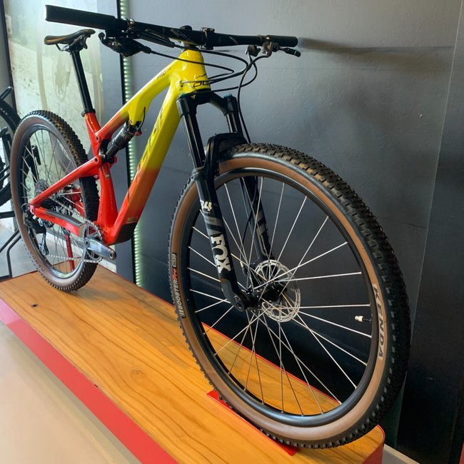 Bicicleta Oggi Cattura Pro Aro 29 GX 12v Amarelo e Vermelho - Seminova