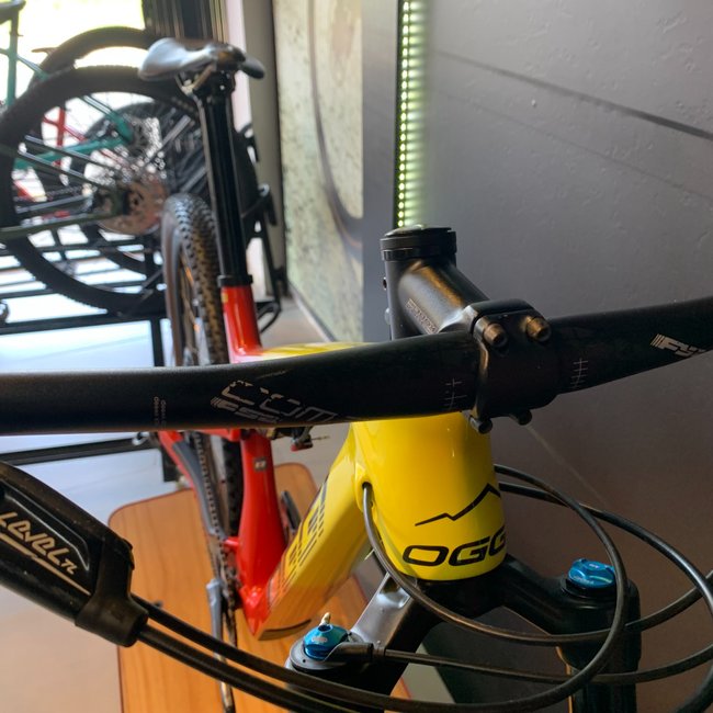 Bicicleta Oggi Cattura Pro Aro 29 GX 12v Amarelo e Vermelho - Seminova