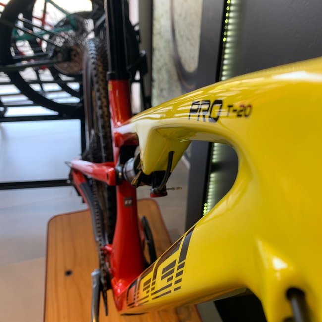 Bicicleta Oggi Cattura Pro Aro 29 GX 12v Amarelo e Vermelho - Seminova