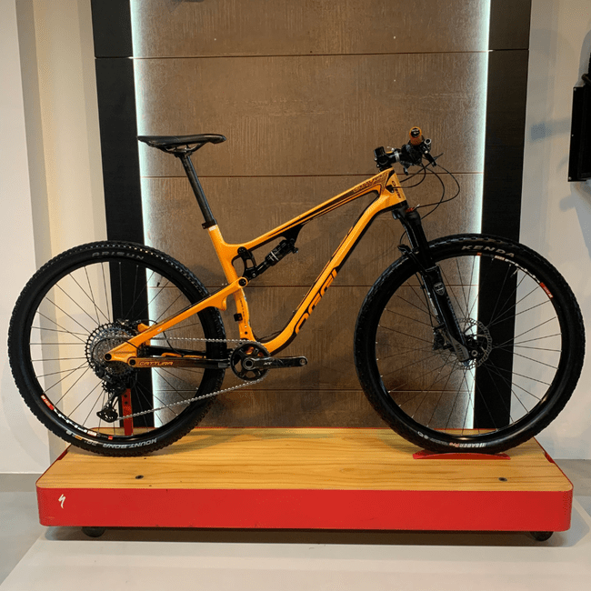 Bicicleta Oggi Cattura Pro Aro 29 XT 12v Laranja e Preto - Seminova