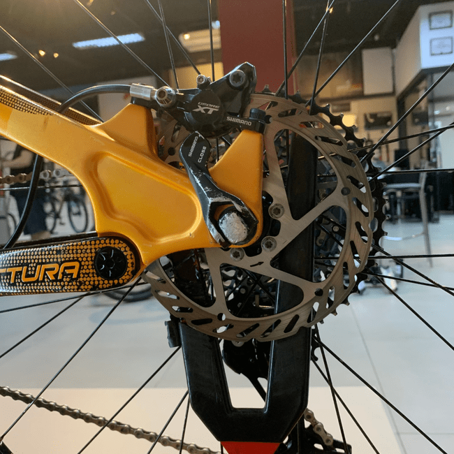 Bicicleta Oggi Cattura Pro Aro 29 XT 12v Laranja e Preto - Seminova